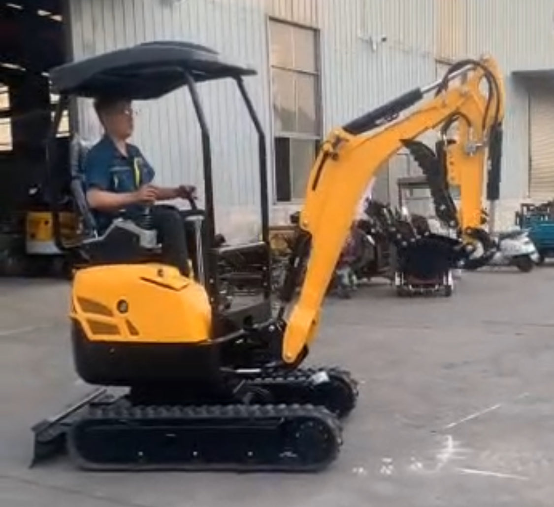 EX YOUTOP YT18 MINI EXCAVATOR W/ D902 KUBOTA DIESEL, SWING BOOM, EXPANDING TRACKS, 2 SPEED DRIVES, QUICK COUPLER, 32" CLEAN UP BUCKET